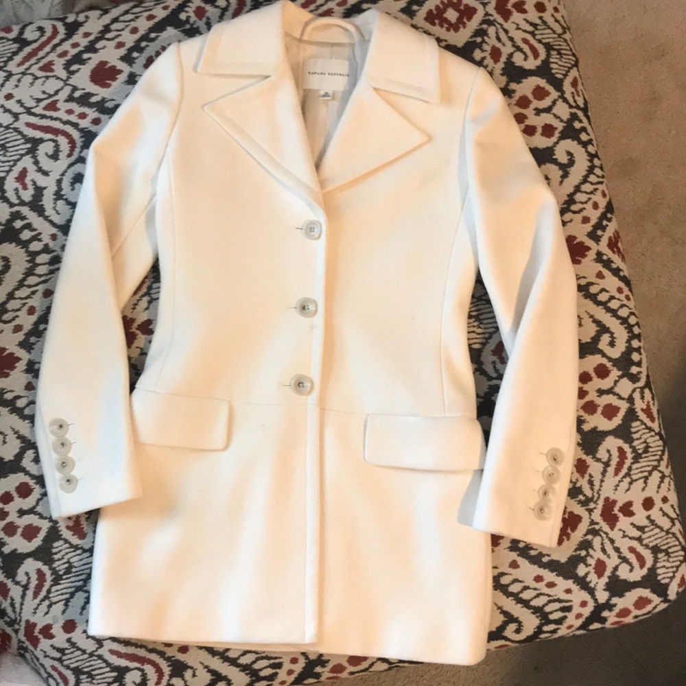 Gorgeous Banana Republic White Pea Coat!